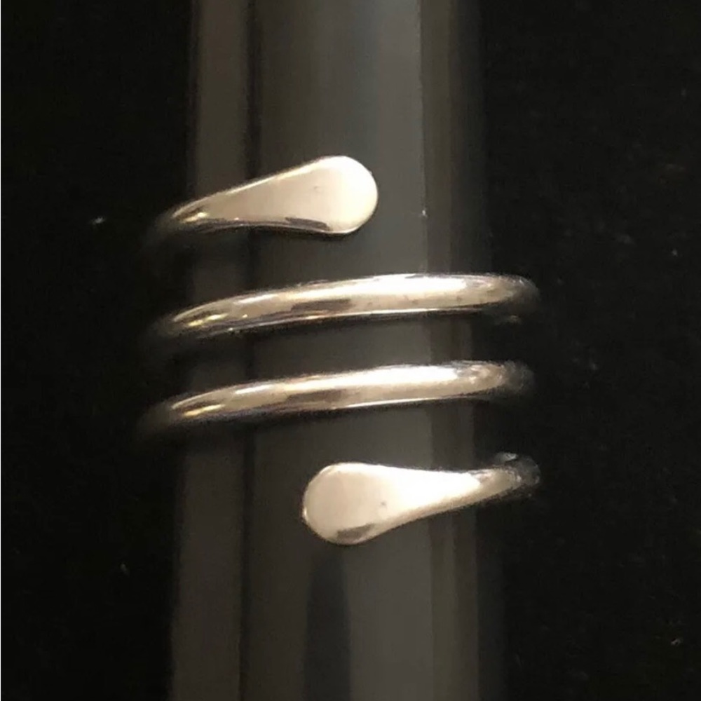 Winding Swirl Silver Tone Ring size 8.5 women Silvertone